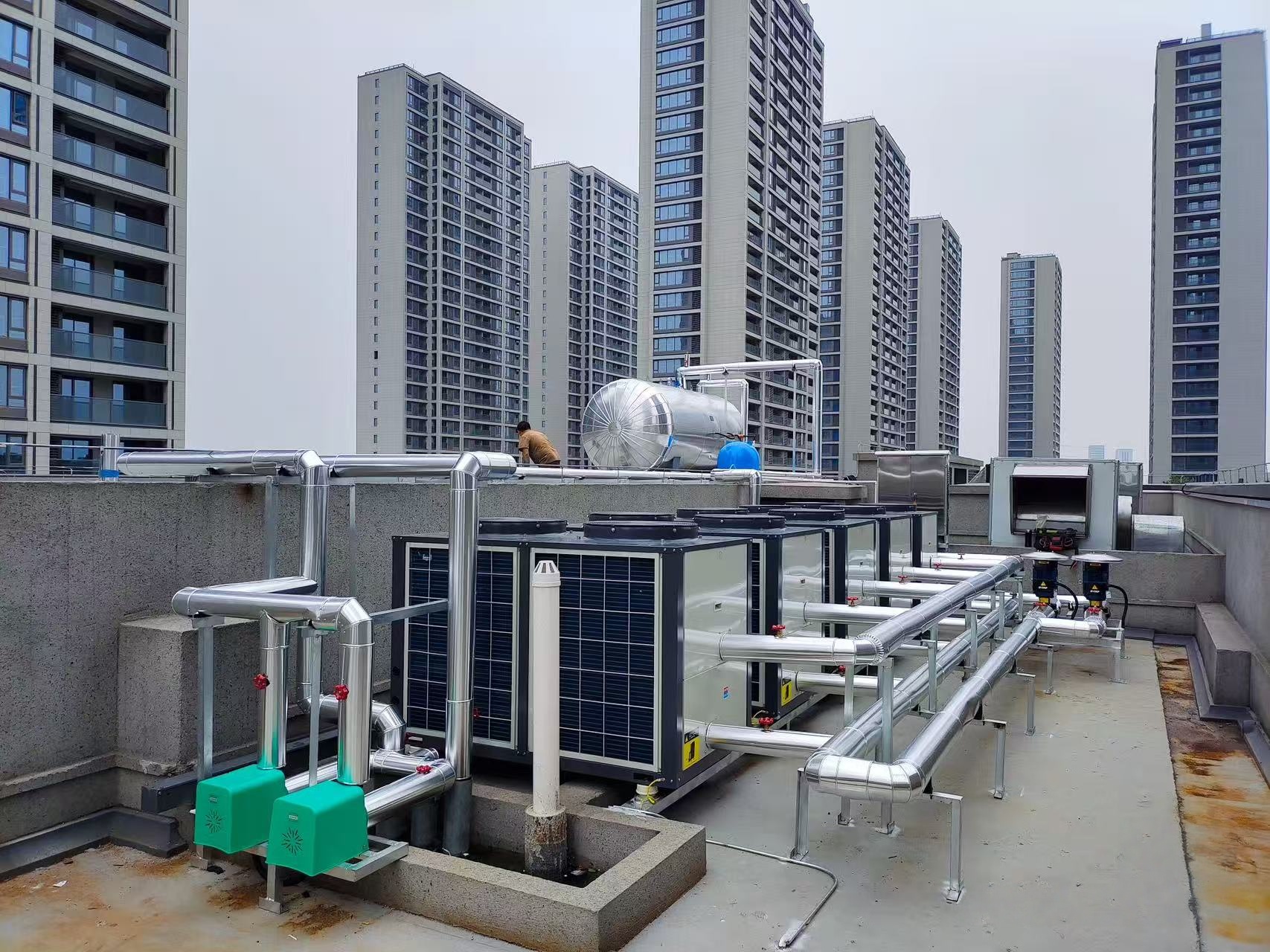 Mezinárodní výkyvy energie zesílily a tepelná čerpadla se dvěma zdroji nabízejí úsporu energie, stabilitu, snížení nákladů a zlepšení účinnosti. Mezinárodní výkyvy energie zesílily a tepelná čerpadla se dvěma zdroji nabízejí úsporu energie, stabilitu, snížení nákladů a zlepšení účinnosti.